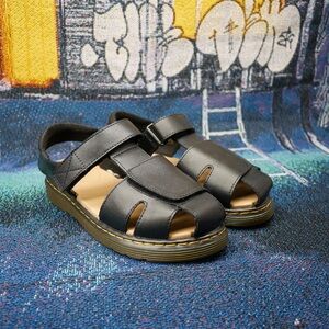 Dr. Martens Youth Moby II J Brown Size 2 Sandals, Velcro Straps